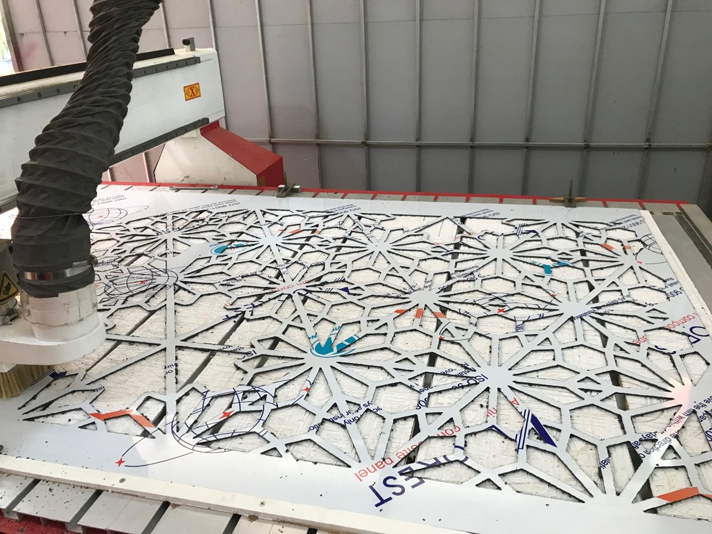 Cắt CNC gỗ MDF hoa văn trang trí